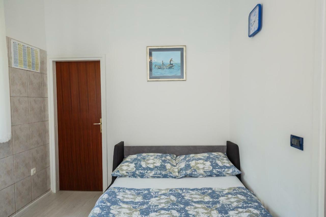 Apartments Sea Star Kastela Bagian luar foto